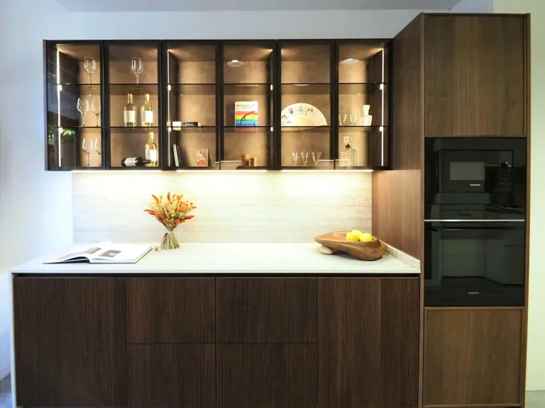 This kitchen perfectly combines the elegance of dark walnut with the durability and functionality of next-generation porcelain surfaces.